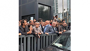 CHP MİLLETVEKİLİ GÜNEŞHAN, İSTANBUL İL BAŞKANLIĞI ÖNÜNDE GECE NÖBETİNDEYDİ