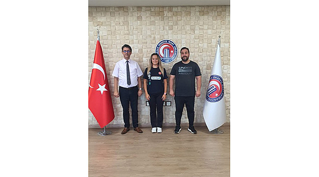 ÇOMÜ ÖĞRENCİSİ ECE DEMİR'DEN MANHATTAN'DA TARİHİ BAŞARI
