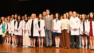 ÇOMÜ TIP FAKÜLTESİ BEYAZ ÖNLÜK TÖRENİ YAPILDI