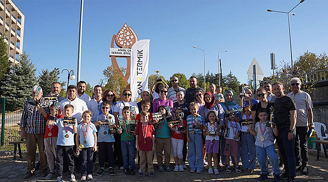 SATRANÇ TURNUVASINDA BAŞARILI ÇOCUKLARA ÖDÜLLERİ TAKDİM EDİLDİ