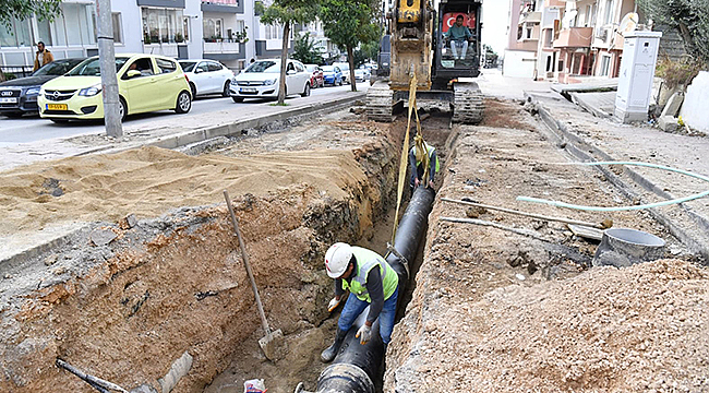 BAHRİYE ÜÇOK CADDESİ'NDE ALTYAPI ÇALIŞMALARI ARALIKSIZ DEVAM EDİYOR