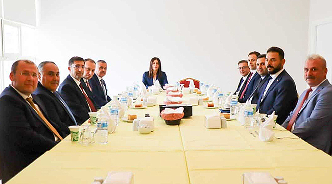 ÇANAKKALE'DE İLÇE MİLLÎ EĞİTİM MÜDÜRLERİ TOPLANTISI GERÇEKLEŞTİRİLDİ