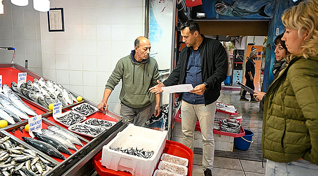 ÇANAKKALE'NİN BALIKLARI, SOKAKTAKİ CAN DOSTLARA MAMA OLUYOR!