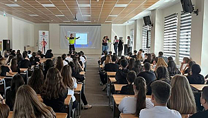 JANDARMA EKİPLERİNDEN ÖĞRENCİLERE TRAFİK VE GÜVENLİ SÜRÜŞ EĞİTİMİ