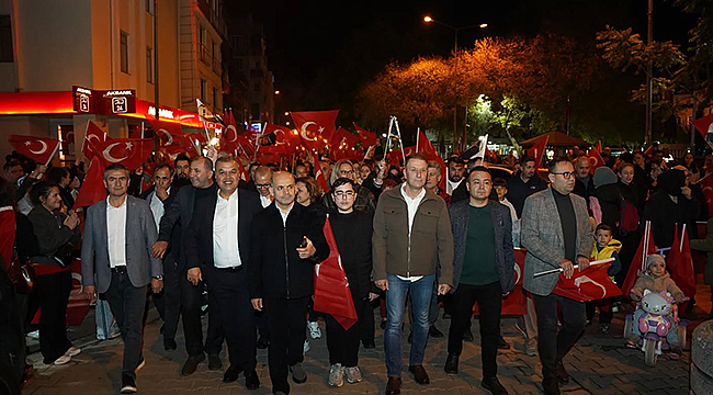 TEK RENK, TEK YÜREK; CUMHURİYET! 