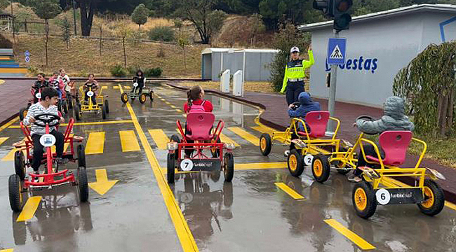 TRAFİK JANDARMASINDAN ÖĞRENCİLERE EĞİTİM ETKİNLİĞİ