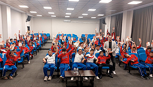 ÜN'DEN UNUTULMAZ SÖYLEYİŞİ