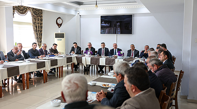 VALİ TORAMAN BAYRAMİÇ'TE MUHTARLARLA BİR ARAYA GELDİ