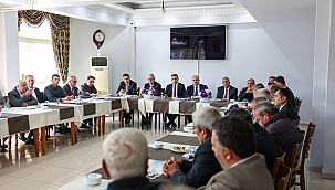 VALİ TORAMAN BAYRAMİÇ'TE MUHTARLARLA BİR ARAYA GELDİ