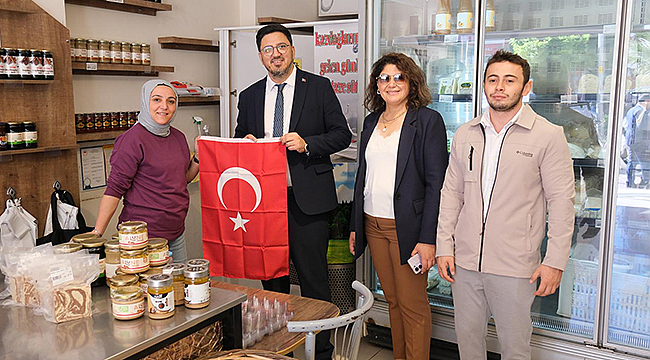 AK PARTİ KEPEZ BELDE TEŞKİLATINDAN ESNAF ZİYARETİ VE BAYRAK HEDİYESİ