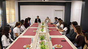 DİŞ HEKİMLİĞİ FAKÜLTESİNDE FACE2FACE SOHBET ETKİNLİĞİ GERÇEKLEŞTİRİLDİ