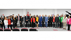 EĞİTİM FAKÜLTESİ'NDE ÖĞRETMENLER GÜNÜ PANELİ VE MÜZİK DİNLETİSİ GERÇEKLEŞTİRİLDİ