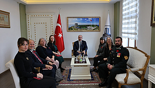 KANADALI HEYETTEN VALİ TORAMAN'A ZİYARET