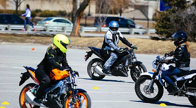 MOTOSİKLET VE BİSİKLET SÜRÜCÜLERİNE YENİ ZORUNLULUKLAR GETİRİLDİ