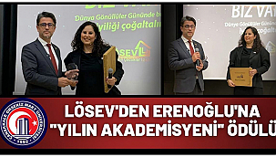 TÜRKİYE'DE YILIN AKADEMİSYENİ ÖDÜLÜ, REKTÖR ERENOĞLU'NA TAKDİM EDİLDİ