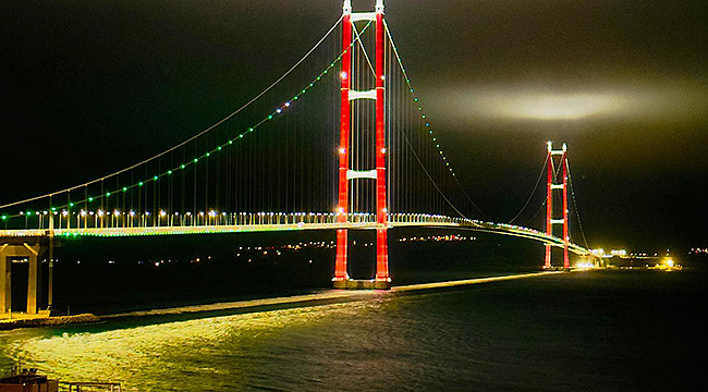 1915 ÇANAKKALE KÖPRÜSÜ YEŞİL IŞIKLA AYDINLATILDI