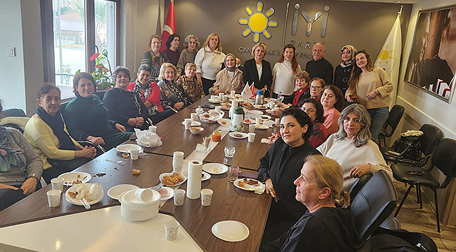 İYİ PARTİLİ KADINLAR ÇANAKKALE'DE KAHVALTIDA BULUŞTU