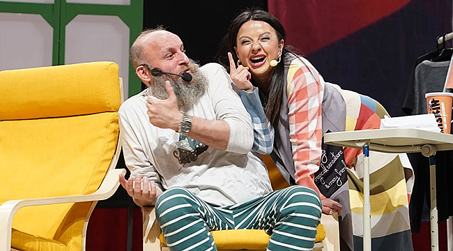 ÇAN'DA TİYATRO GECESİNE YOĞUN İLGİ