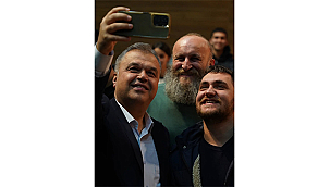 ÇAN'DA TİYATRO GECESİNE YOĞUN İLGİ