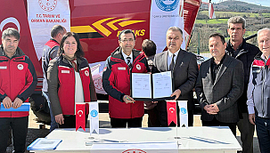 ÇAN VE BİGA'DA KATI GÜBRE DAĞITMA MAKİNASI TESLİMİ YAPILDI