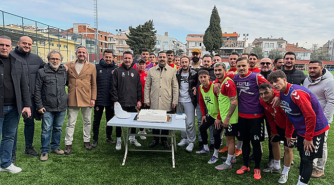 ÇANAKKALESPOR'DAN BAŞKAN FIRAT'A SÜRPRİZ DOĞUM GÜNÜ