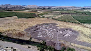 ÇAYÖNÜ TEPESİ KAZILARI TÜRKİYE'DE "MODEL PROJE" STATÜSÜ KAZANDI