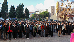 DEPREM ŞEHİTLERİ OKULLARDA SAYGI DURUŞUYLA ANILDI