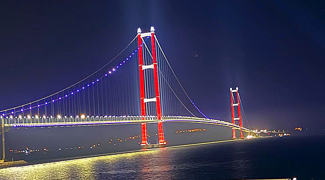DÜNYA KANSER GÜNÜ'NDE ÇANAKKALE MOR IŞIKLA AYDINLANDI