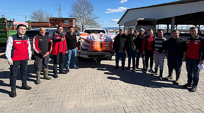 EZİNE'DE TAŞKINDAN ETKİLENEN YETİŞTİRİCİLERE YEM DESTEĞİ