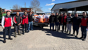 EZİNE'DE TAŞKINDAN ETKİLENEN YETİŞTİRİCİLERE YEM DESTEĞİ