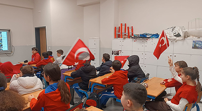 OKULLAR AL BAYRAĞA BÜRÜNDÜ