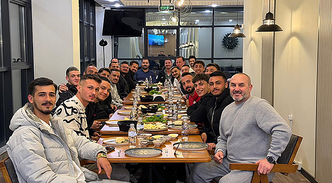 TEKNİK EKİP VE FUTBOLCULAR SAHURDA BULUŞTU