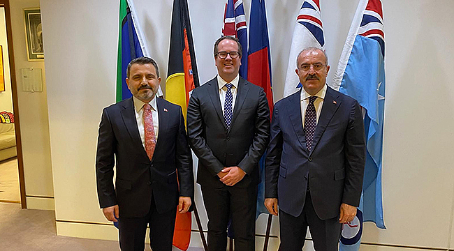 VALİ TORAMAN'DAN AVUSTRALYA GAZİ İŞLERİ BAKANI KEOGH'A ZİYARET