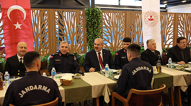 VALİ TORAMAN, JANDARMA PERSONELİ VE ASKERLERLE İFTARDA BULUŞTU
