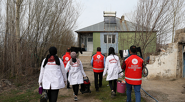 VEFA EKİPLERİ RAMAZAN AYINDA DA YAŞLI VE ENGELLİ VATANDAŞLARI YALNIZ BIRAKMIYOR