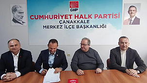 ÇANAKKALE BELEDİYE MECLİS ÜYESİ KEREM ÖZER CHP'YE KATILDI