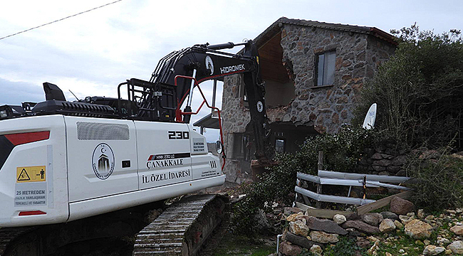 ÇANAKKALE'DE KAÇAK YAPILARA YIKIM