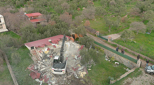 ÇANAKKALE'DE KAÇAK YAPILARA YIKIM