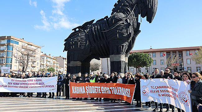 ÇANAKKALE'DE KADINA ŞİDDETE KARŞI FARKINDALIK YÜRÜYÜŞÜ