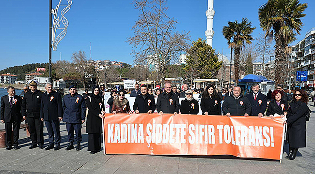 ÇANAKKALE'DE KADINA ŞİDDETE KARŞI FARKINDALIK YÜRÜYÜŞÜ