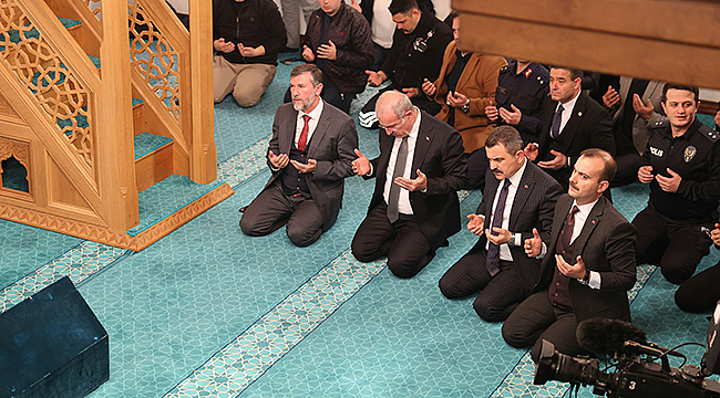 ÇANAKKALE'DE KADİR GECESİ PROGRAMI ŞEHİTLER ABİDESİ CAMİİ'NDE GERÇEKLEŞTİRİLDİ