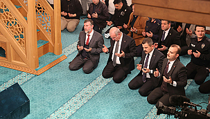 ÇANAKKALE'DE KADİR GECESİ PROGRAMI ŞEHİTLER ABİDESİ CAMİİ'NDE GERÇEKLEŞTİRİLDİ