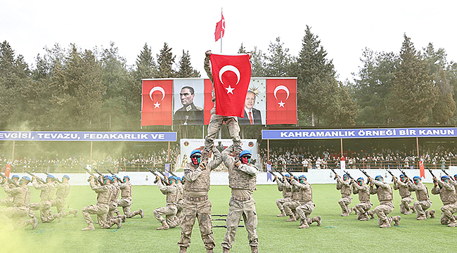 ÇANAKKALE'DE MEHMETÇİKLERİN ANT İÇME HEYECANI 