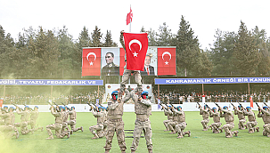 ÇANAKKALE'DE MEHMETÇİKLERİN ANT İÇME HEYECANI 
