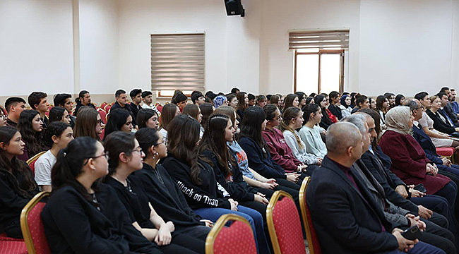 ÇANAKKALE VALİSİ ÖMER TORAMAN ÖĞRENCİLERLE İFTARDA BULUŞTU