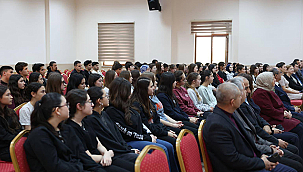 ÇANAKKALE VALİSİ ÖMER TORAMAN ÖĞRENCİLERLE İFTARDA BULUŞTU