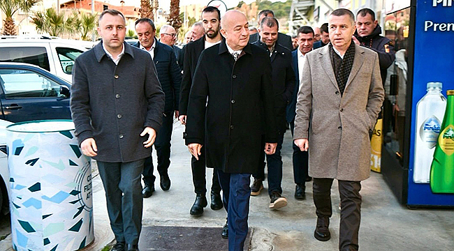 EZİNE'DE RAMAZAN İFTARINDA PROTOKOL VE VATANDAŞLAR AYNI SOFRADA BULUŞTU