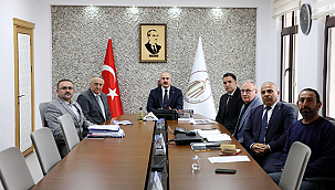 İL ÖZEL İDARESİ'NDE DEĞERLENDİRME TOPLANTISI YAPILDI