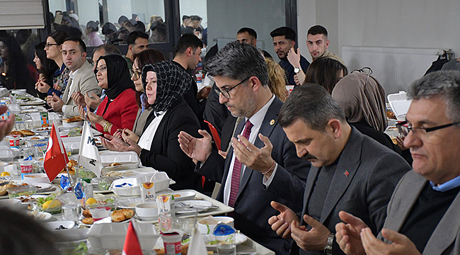 MÜSİAD ÇANAKKALE, ÇOMÜ'LÜ ÖĞRENCİLERLE İFTAR PROGRAMINDA BULUŞTU