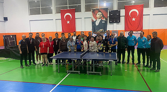 TIP BAYRAMI'NDA SAĞLIK ÇALIŞANLARI MASA TENİSİ TURNUVASINDA BULUŞTU